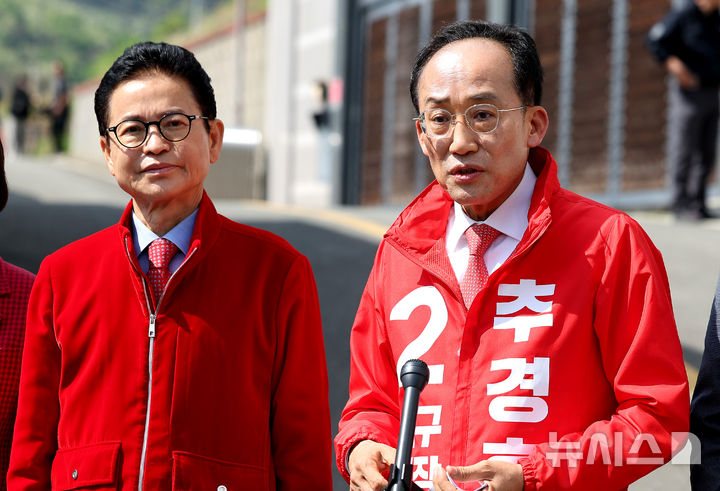 추경호·이철우, 박근혜 전 대통령 대구 사저 예방… 보수 결집 위한 행보 [뉴시스Pic]
