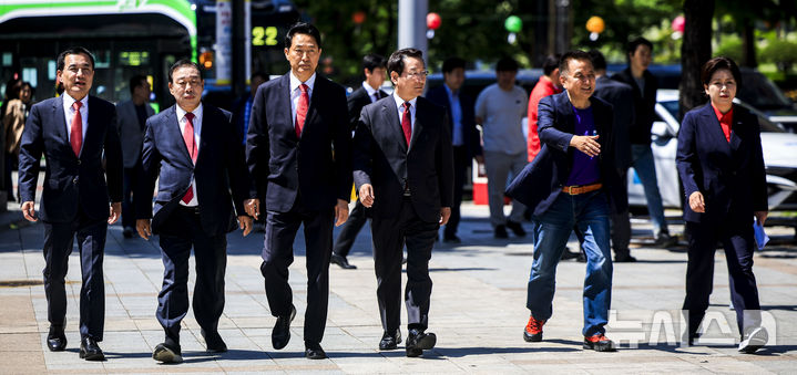 긴급 기자회견 참석하는 국민의힘 광역단체장 후보들