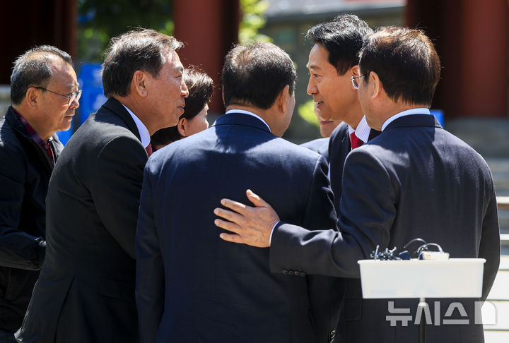 발언하는 김진태