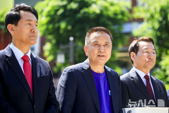 발언하는 김영환