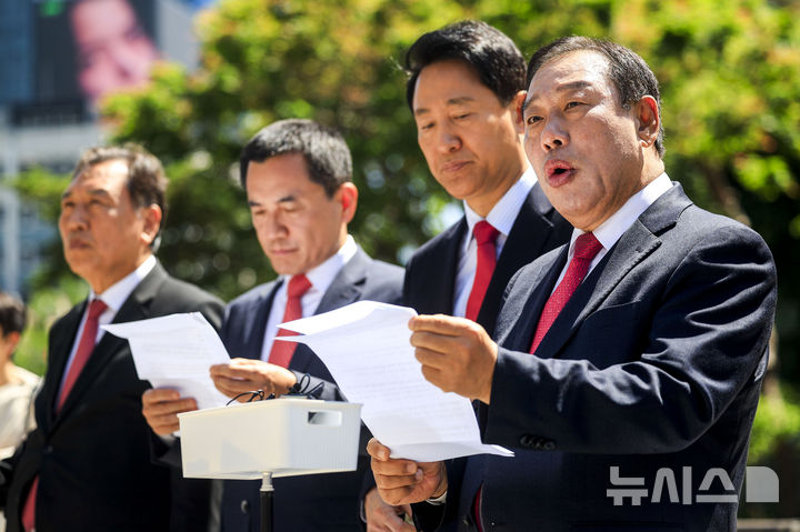 발언하는 최민호