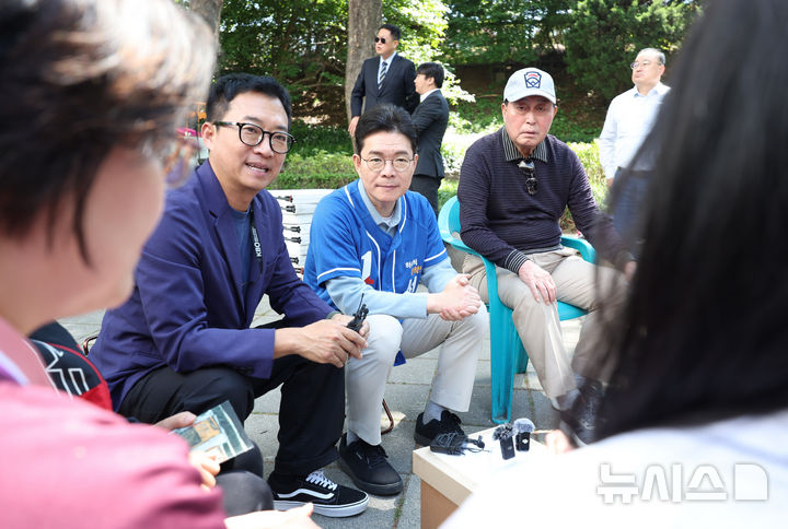 야구장 찾은 정원오 민주당 서울시장 후보