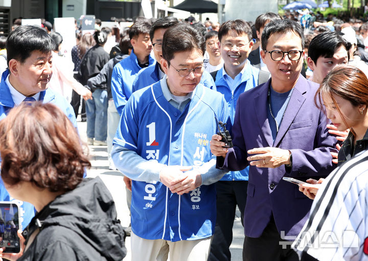 잠실야구장 찾은 정원오 민주당 서울시장 후보
