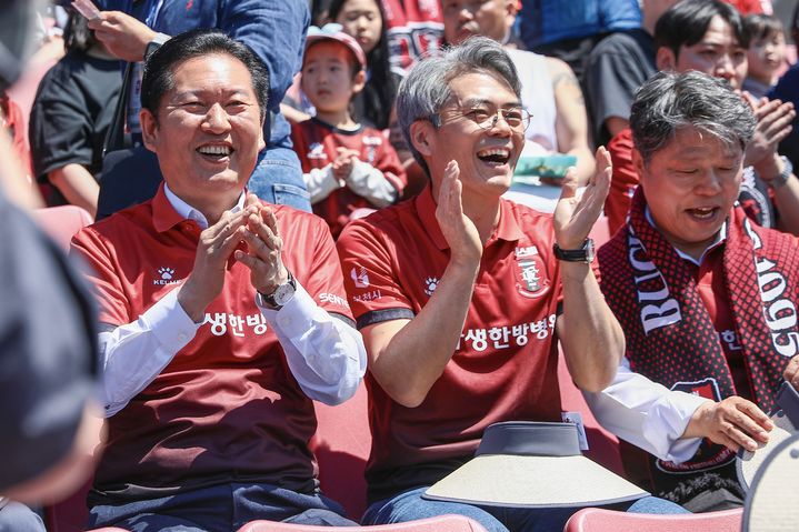 부천종합운동장 찾은 정청래 대표