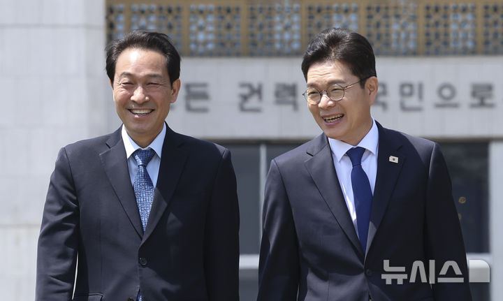 민주당 정원오·우상호, 정책 협약… 서울-강원 교통망 확충 [뉴시스Pic]