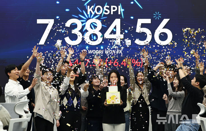 끝없이 오르는 코스피… 7384.56 마감 [뉴시스Pic]