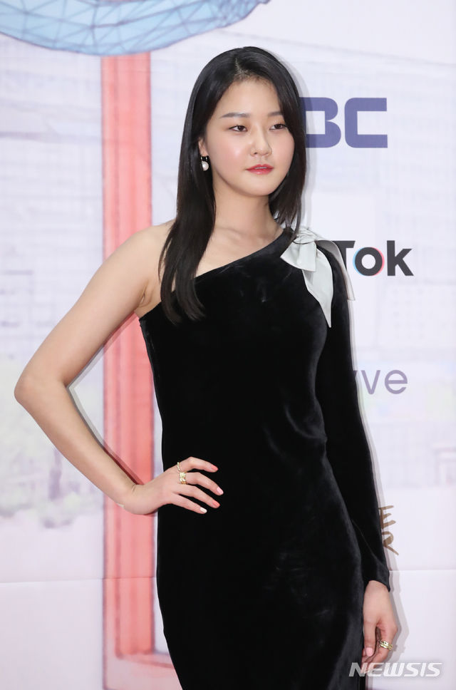 모델 출신 배우 강승현 부친상