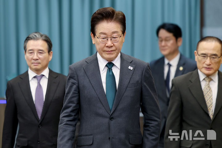 이재명 대통령, "물가안정 최우선 과제…모든 수단 총동원" [뉴시스Pic]