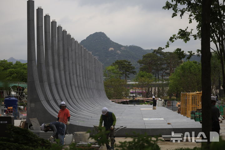준공식 앞둔 '감사의 정원'…서울시의회, 여야 공방 계속
