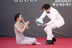 신현빈 도와주는 유재필