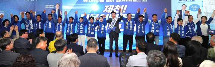 승리 다짐하는 제천 민주당 지방선거 후보들