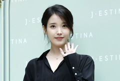 "잠실 스벅 선결제해줘" 투표용지 사태에 아이유 SNS 불똥