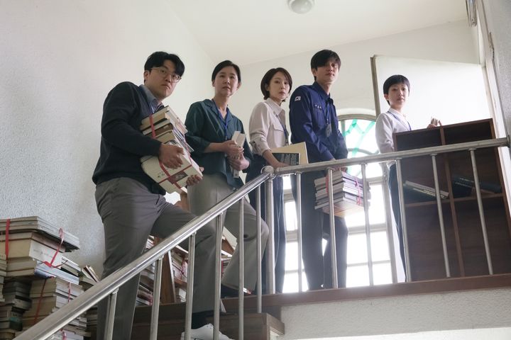 국립극단이 세운 공공도서관…연극 '사사로운 사서'