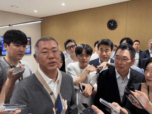 정의선, 양재 사옥 로비서 직원들 만나 소통행보