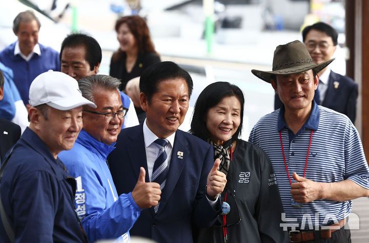 울릉도 찾은 정청래 "주민들 목소리 먼저 듣겠다" [뉴시스Pic]