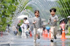 오늘 전국 낮 30도 이상…주말 무더위 기승[오늘날씨]