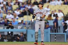 이정후, MLB 첫 '장내 홈런'…팀은 2-5 패배