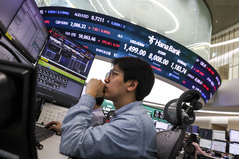 코스피, 팔천피 돌파 후 3% 하락 7700선 복귀…삼성전자 4%↓