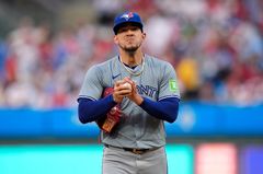 베리오스, 팔꿈치 인대접합 수술…MLB 토론토 마운드 '비상'