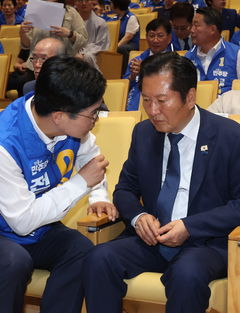 與 지도부, 김관영 선전 전북지사 선거에 긴장…"결국 '기호1번' 뽑을 것"