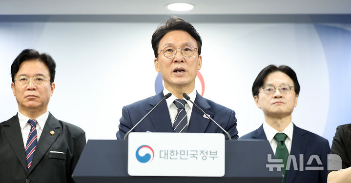 김민석 총리, "삼성전자 노사 대화·타협 강력 촉구 [뉴시스Pic]