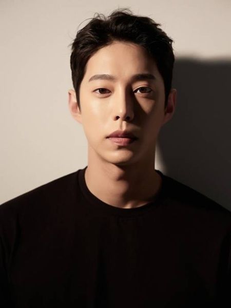 고욱, 뒤늦게 전한 부친상…