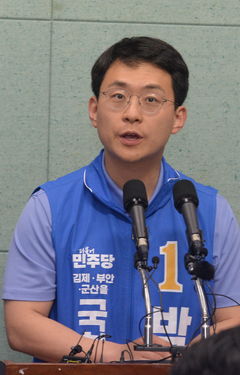 박지원 보궐후보, 해외 성매매 의혹에 "사실 무근"