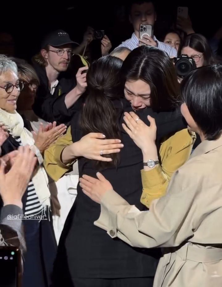 김도연, 칸 기립박수에 울컥…안도 사쿠라 품에 안겼다