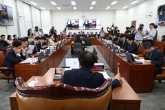 여야, 행안위서 '서울시장' 공방…"吳, '순살 아파트' 재현" "鄭, 5·18을 주폭 변명으로"