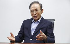 부산행 이명박, 박형준 지원…전재수 "무슨염치로 오냐"(종합)