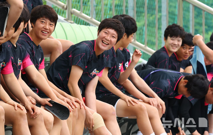 [오늘의 뉴스종합] 북한 여자축구팀 첫 방한 경기, LG 톨허스트 퇴장, 프로농구 LG 정인덕 재계약
