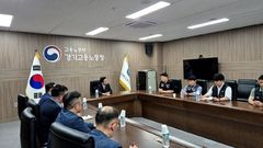 '총파업 D-1' 삼성전자 노사, 노동장관 주재 3시간째 막판 교섭 중