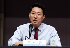 與 "오세훈, 철근 누락 사태 변명으로 일관…지금 당장 사퇴해야"