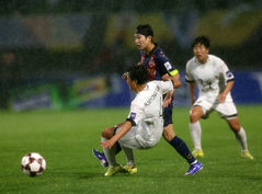 우중 혈투 속 펼쳐진 수원FC-내고향 남북대결, 전반 0-0 마쳐