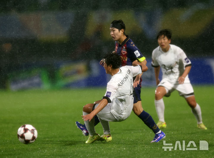 [오늘의 뉴스종합] 수원FC 위민, 북한 내고향과의 남북 대결 전반 0-0, 여자농구 삼성생명 이다연 영입, 한화 문동주 수술 성공 소식