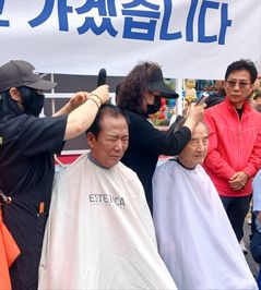 [6·3거창]구인모, 동지들과 삭발 출정식…"군민만 바라보고 간다"
