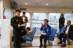 막오른 부산 선거…'첫 행보' 전재수 부산항, 박형준 버스