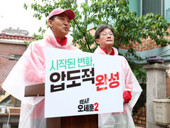 오세훈 "청와대로 매서운 경고장 보내달라"…주택가서 유승민과 유세