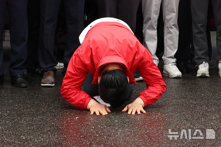 대전 찾아 큰절한 장동혁 "국힘에 사랑 다시 부어달라" [뉴시스Pic]