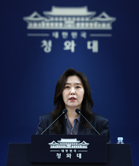靑, 투표용지 부족 사태에 "엄정 주시…선관위 책임있는 조치해야"(종합)