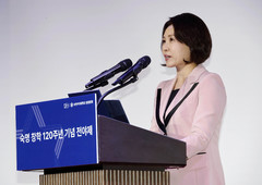 김혜경 여사, 모교 숙명여대 창학기념식 참석…"교육이 사회 변화시키는 가장 큰 힘"