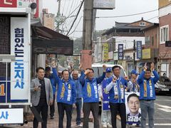 [6·3함안]"표심 잡아라" 정금효·차석호, 칠원읍 장날 주말 유세