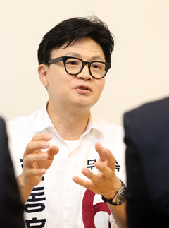 [인터뷰]한동훈 "내가 승리해야 李 공소취소 못 해…보수 재건·북갑 발전 이끌 사람"