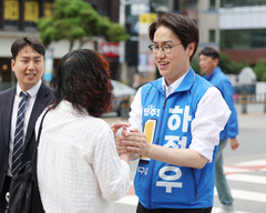 하정우 "노무현 정신 계승, 가치·비전·철학 함께할 것"