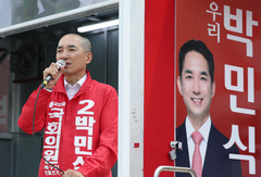 지지 호소하며 삭발한 박민식 후보, 거리 유세