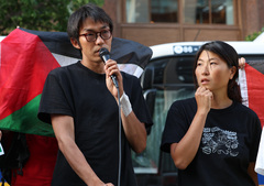 이스라엘 석방 활동가들 "배 뒤집힐 정도로 흔들어…수차례 구타"