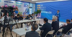 [6·3연천]"흑색선전" vs "희대 사기극"…박충식 경력 공방 격화