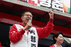 [6·3부산]박형준, 축제·야구장 돌며 민심 잡기…"부산 세계도시로"