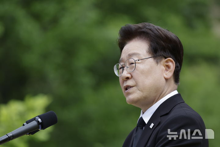 이 대통령, 스타벅스 5·18 이어 '사이렌 이벤트' 논란에 