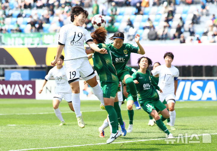 결승전 대결하는 도쿄 베르디-내고향여자축구단
